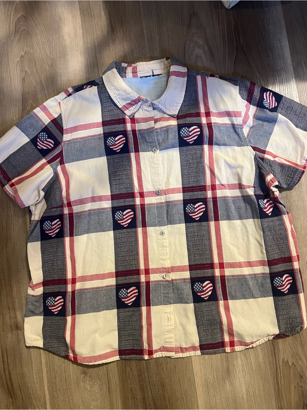 Vintage Casual Short-Sleeve Plaid Button-Up Shirt in Red, White & Blue hearts
